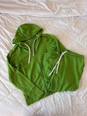 Mossimo Supply Co. Lime Green Hoodie and Joggers Set(bleach only visible inside)